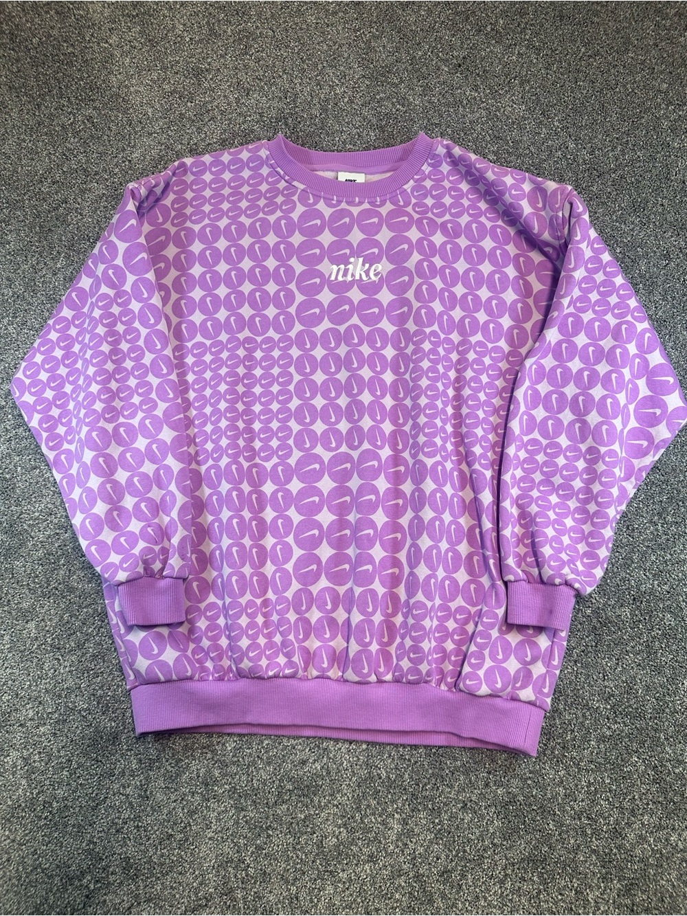 Nike Women’s Lavender Graphic Crewneck Sweatshirt - XL